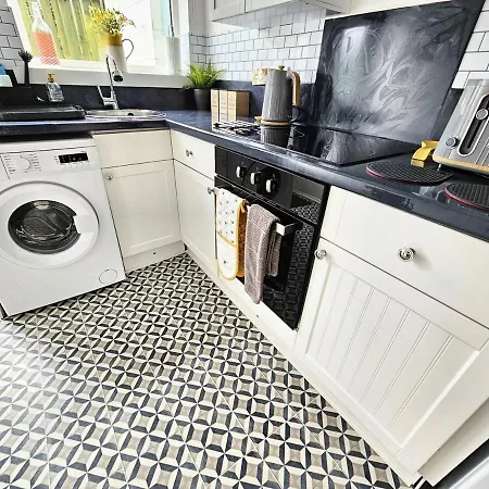 Leaf Tree Cottage, Close To Coast, Lakes And Fells Holiday home