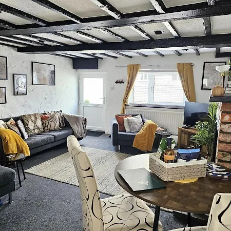 Leaf Tree Cottage, Close To Coast, Lakes And Fells בית נופש