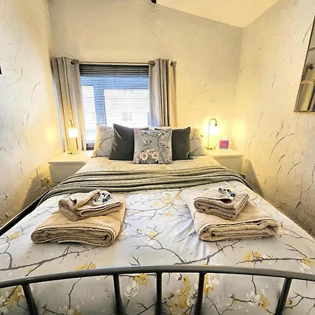 Leaf Tree Cottage, Close To Coast, Lakes And Fells *